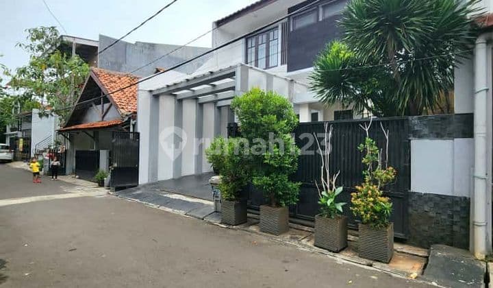 For Sale Nice House - Well-Maintained Building - Ready to Occupy Kebayoran Baru Radio Dalam - Furnished