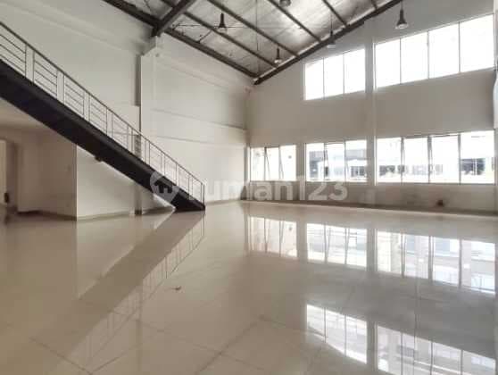 Dijual / Disewakan Gedung Ex-Showroom Premium - Lokasi Strategis Fatmawati Raya, Kebayoran Baru
