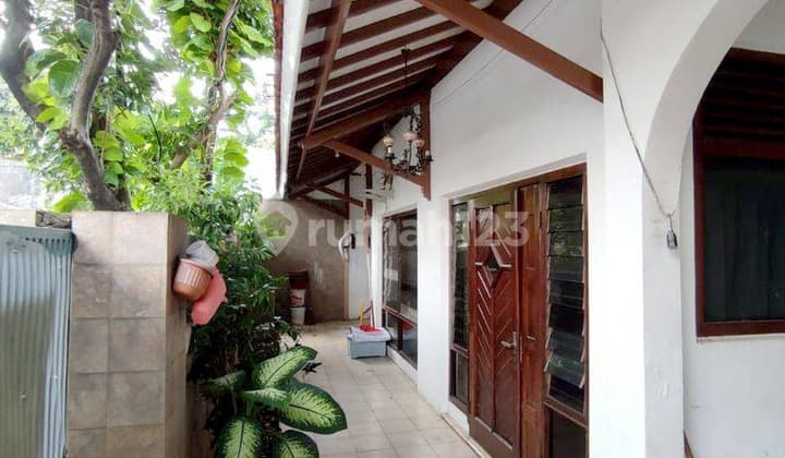 Rumah 1 Lantai Hitung Tanah Tidak Banjir Pusat Kota Blok M