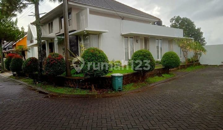 Rumah Villa Kawasan Wisata Kota Batu