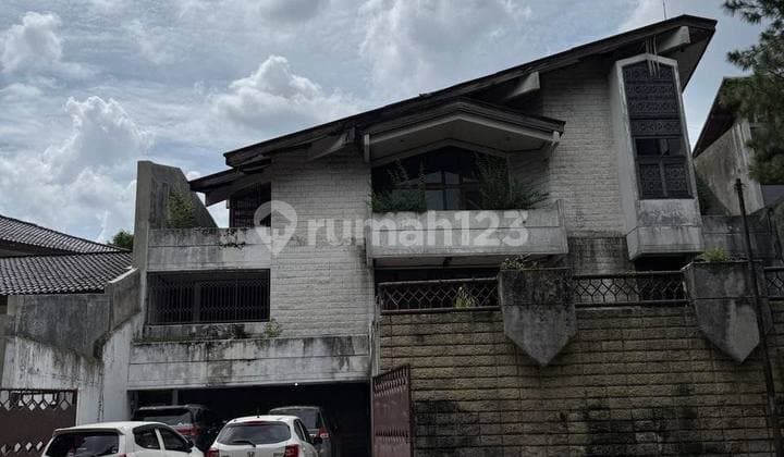 Rumah Hitung Tanah di Jalan Mars Raya