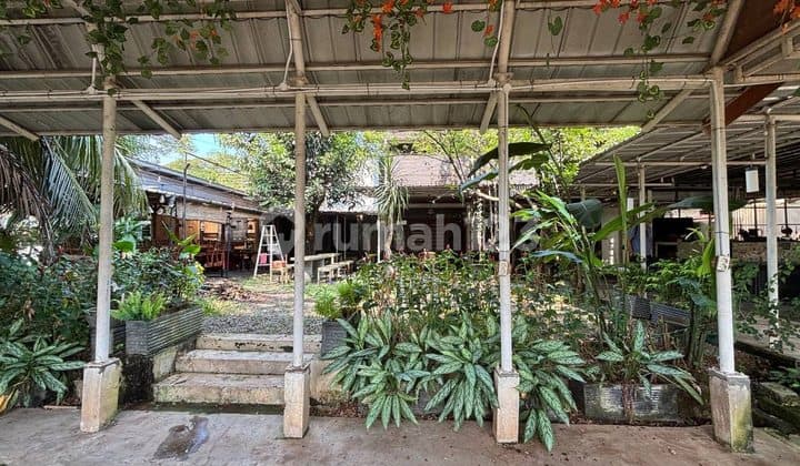House and Business Premises Suitable for Restaurant/Cafe & Lodging in Cinere
