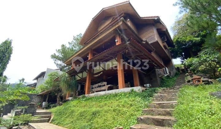 Rumah Ala Villa Dalam Komplek Mega Cinere
