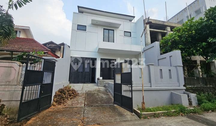 House in Cinere Complex near PIM and Tol Brigif, 2 Floors, Good Condition with SHM.