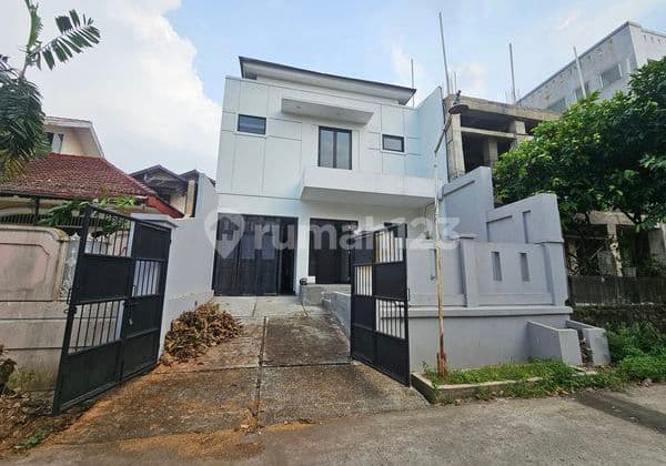 Cool House in Mega Cinere Complex Near Brigif Toll Gate Entrance.