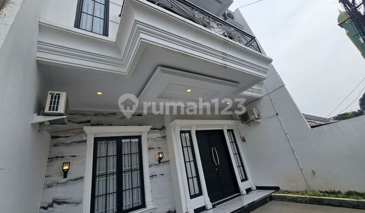 Rumah di Jalan Warungsila Jagakarsa Jaksel 2 Lantai SHM Bagus