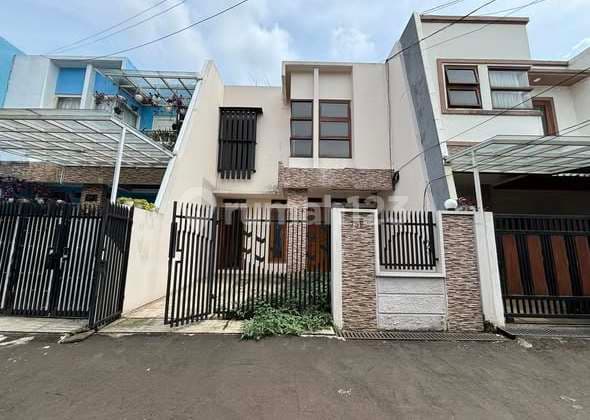 Rumah Cantik dan Siap Huni Rancho Indah Jakarta Selatan