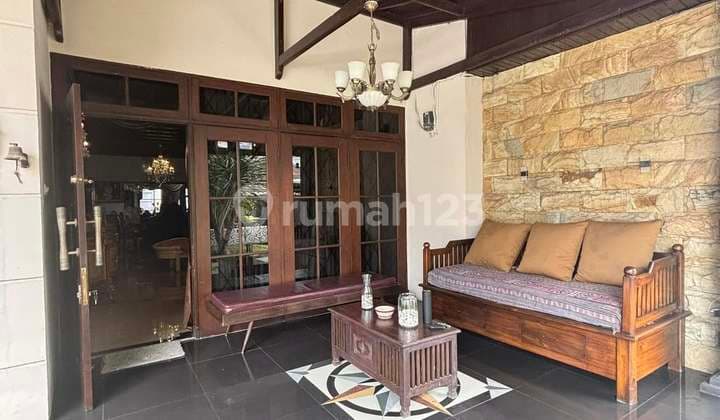 Rumah Unik dan Mewah Joglo Jalan Kejaksaan.