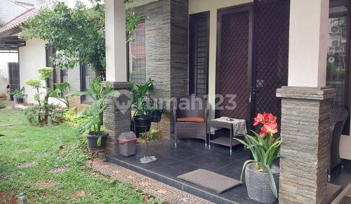 Spacious, comfortable house with a prime strategic location in Cinere.