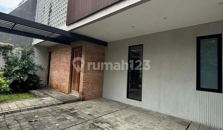 Termurah di Komplek Elite Lebak Bulus, Baru Gress & Unik Banget!