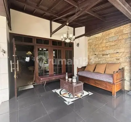 Unique and Luxurious Joglo House at Jalan Kejaksaan.