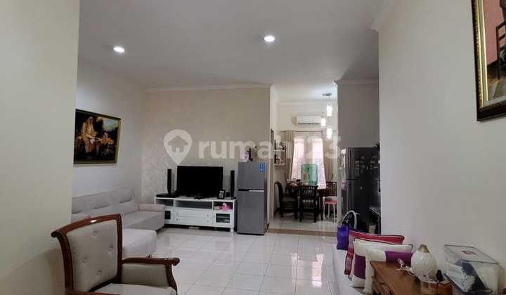 Rumah 2 Lantai Rapi Terawat Huni Semi Furnished