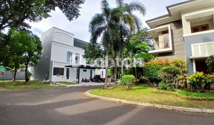 Rumah 3 lantai mewah cantik posisi hoek baru selesai dibangun dengan kolam renang pribadi