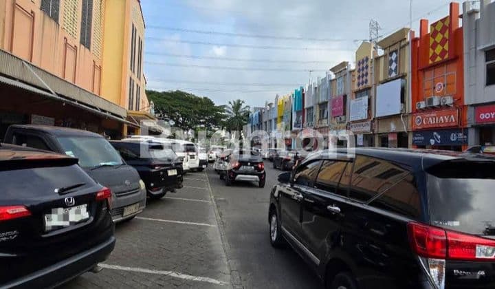 Ruko di dalam kawasan Sinpasa Pasar Modern Summarecon Serpong