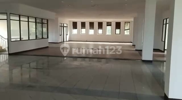 Gedung 4 Lantai Strategis di Kawasan Sayap Sukajadi, Bandung