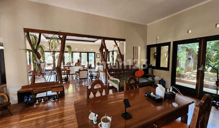 Rumah Luas Hitung Tanah di Area Sejuk Rancabentang, Ciumbuleuit