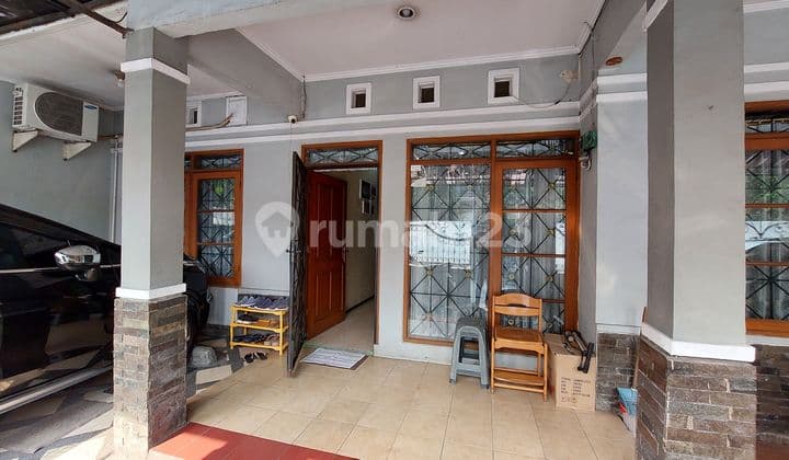 Well-Maintained Semi-Furnished House in Taman Kopo Indah