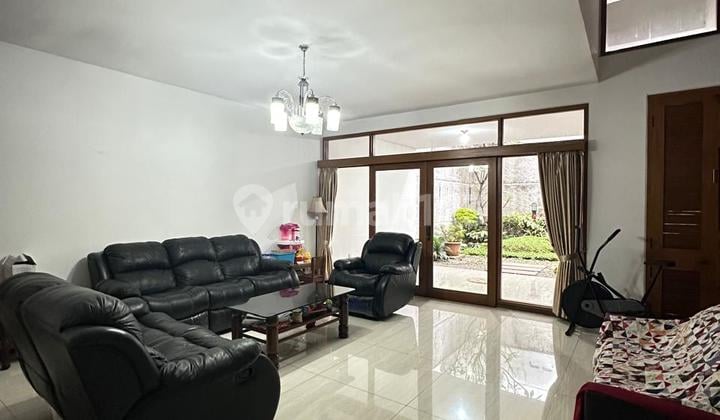 Rumah Bagus 3 Lantai Siap Huni di Surya Sumantri Bandung