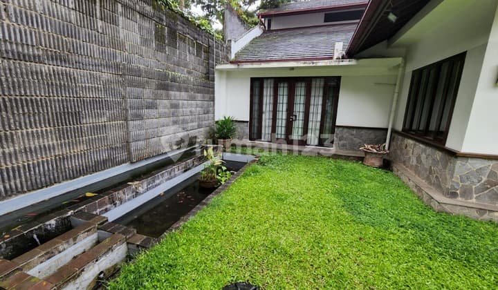 Rumah Luas Asri di Sayap Hegarmanah Bandung