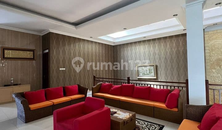 Luxury Hook House in the Exclusive Singgasana Bandung Cluster Area