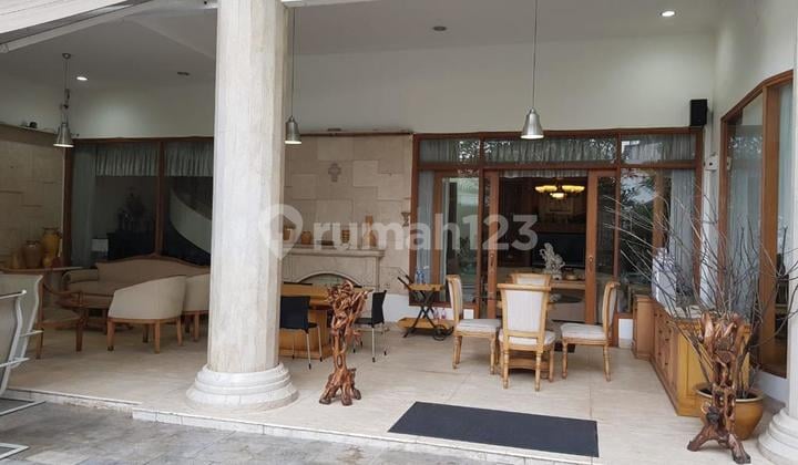 Luxurious Spacious 2-Story House with a Swimming Pool in Sinarmanah