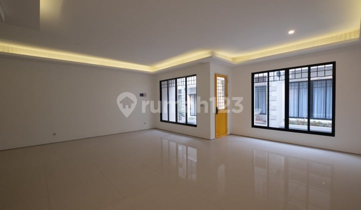 Rumah Eksklusif di Lokasi Premium Setra Duta dekat Tol Pasteur