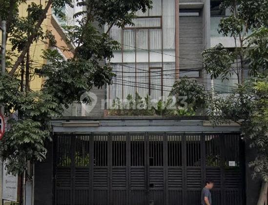 Rumah Luas Strategis Siap Huni di Pusat Kota Cihampelas