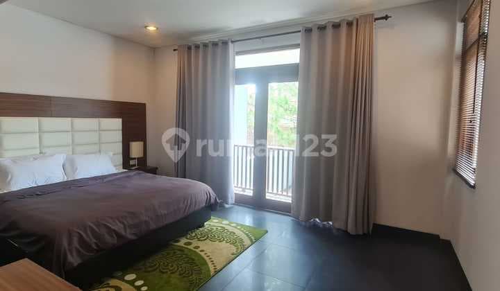 Rumah 3 Lantai Full Furnished Ternyaman di Setra Duta, Bandung