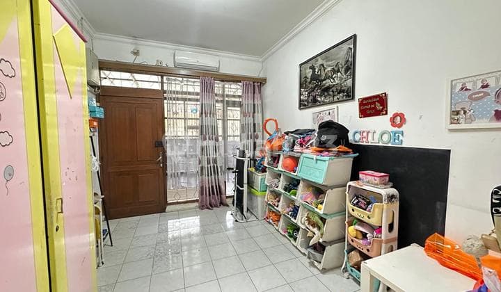Spacious 1-Story Strategic House in Taman Holis Indah I
