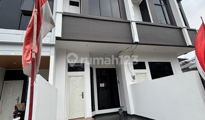Rumah Semi Ruko 3 Lantai Serta Rooftop Lokasi Di Jl.kran Kemayoran Jakarta Pusat
