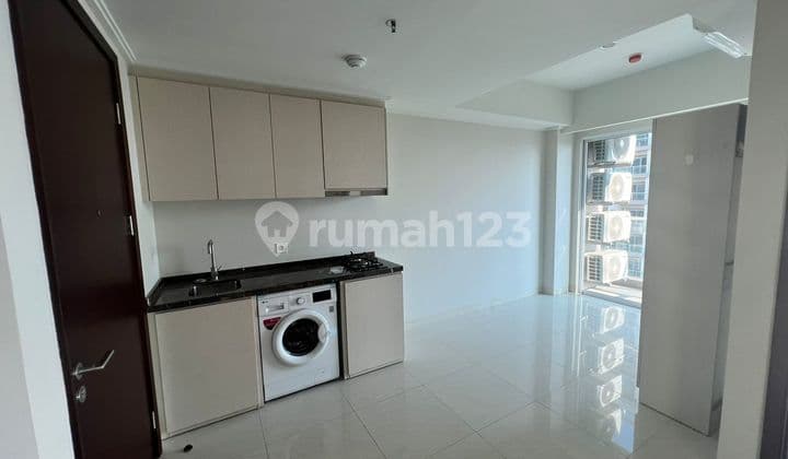 Jual Cepat Apartemen Green Sedayu 3 Br Semi Furnished