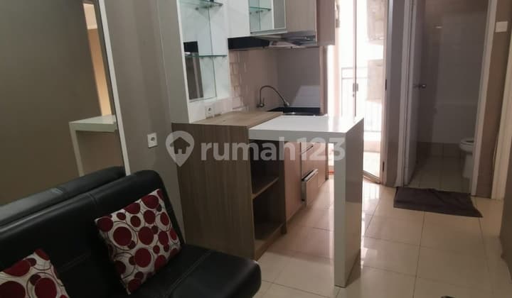 Siapa cepat dapat apartemen full furnish ,view pool ,akses dekat ke jalan tol dalam kota & luar kota ,RS,mall,,sekolah ,harga sangat bisa di tawar yang penting suka Apartemen ini tinggal bawa koper ,,,