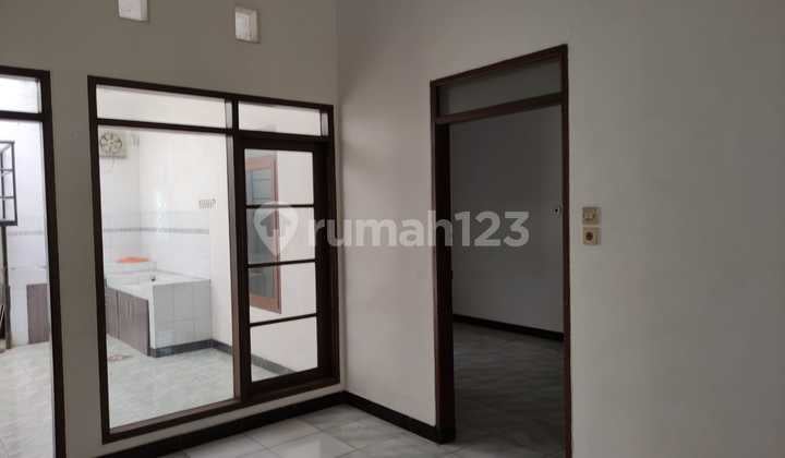 Rumah Siap Huni Lokasi Strategis Area Taman Kopo Indah 3