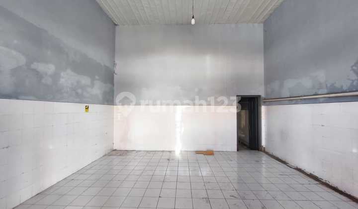 Sewa Rumah Usaha Lokasi Strategis di Jl. Klenteng