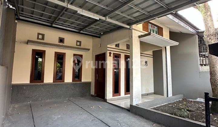 Dijual/Disewakan Rumah 1,5 Lantai di Tki 3