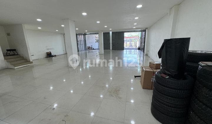 Ready-to-Use Shop/Rental Space, Strategic Location on Jl. BKR Main Road