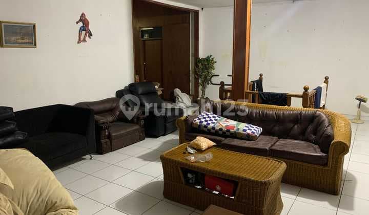 Jual Rumah 2 lt Letak Strategis di Mainroad kopo