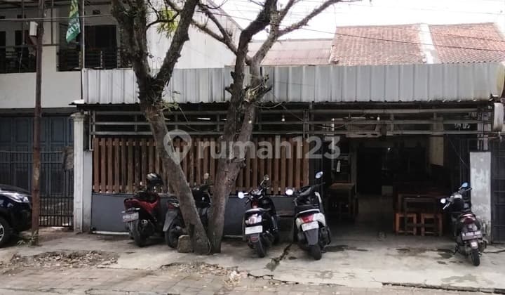House on Jl Karawitan Main Road