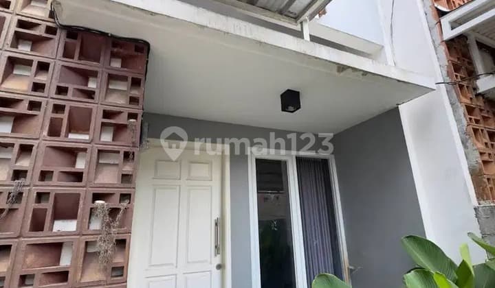 Dijual Rumah Pribadi Semi Industrial jarang dihuni di dalam Cluster - satu gerbang utama