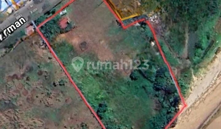 Strategic Land on Mulawarman Road Axis Near Manggar Toll Gate with Beach View