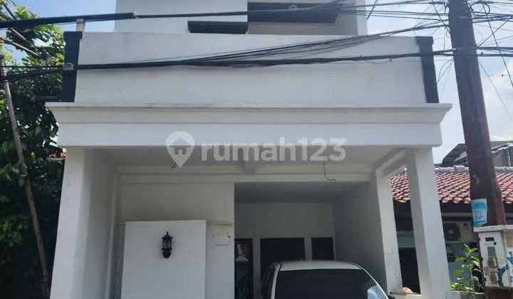 Rumah Strategis Dekat Univ Mercu Buana di Meruya Jakbar