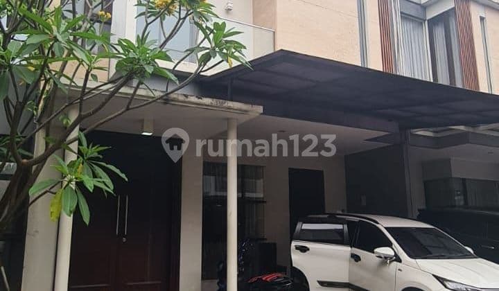 For sale, a luxurious and beautiful house in Duren Tiga Selatan, you'll surely love it when you see it.