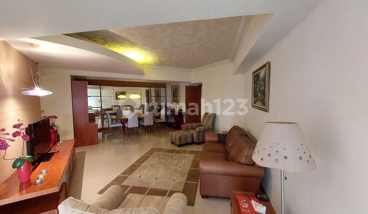 Jual apartemen kondominium Taman Anggrek 3 BR / 3 KT ( 3 kamar ) Furnished