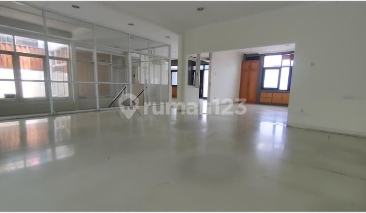 Rumah - Kantor Siap Pakai Untuk Kantor Yang aman dan tenang