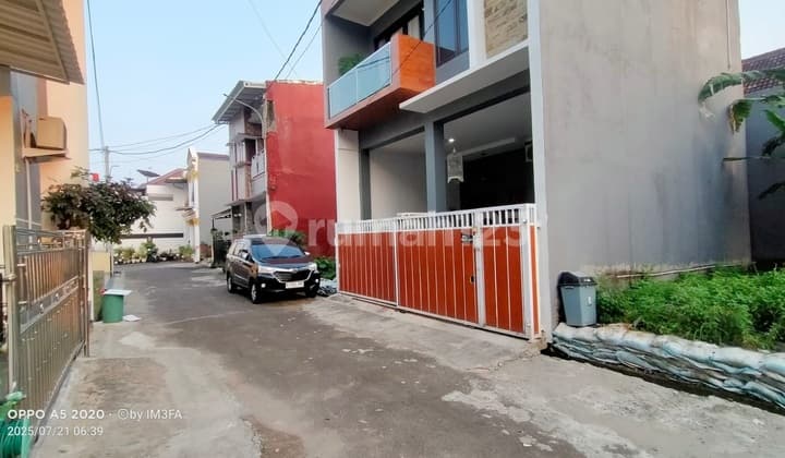 Siap Bangun Kavling luas 62 m2 - Dua Kavling @62 m2 - Sangat Cocok Untuk Orang Tua & Anak - Perumahan Bebas Banjir - Jakarta Timur.