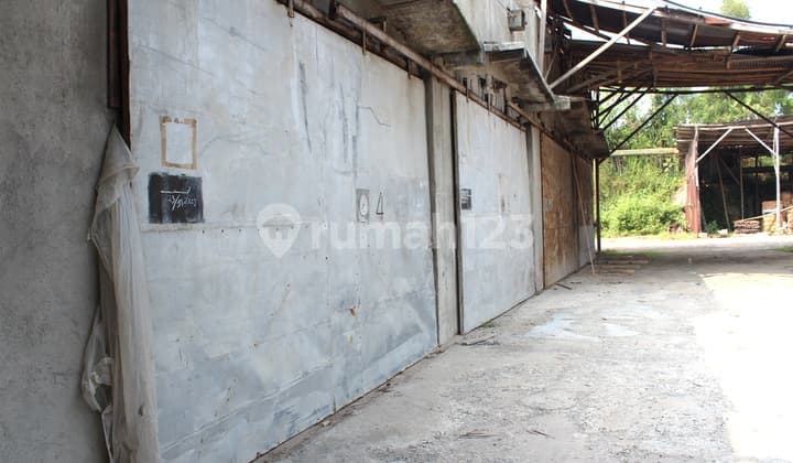 Lahan ex Industri Serang ( 6 menit dari Kota Serang ) sangat cocok untuk Industri awal , terutama fitur untuk supply chain Jawa Barat & Sumatera.