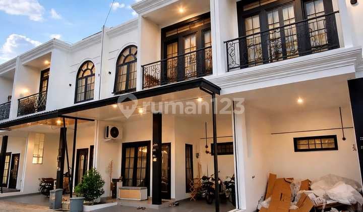 Rumah Classik Eropa Mewah 2 Lantai Sudah Siap Huni