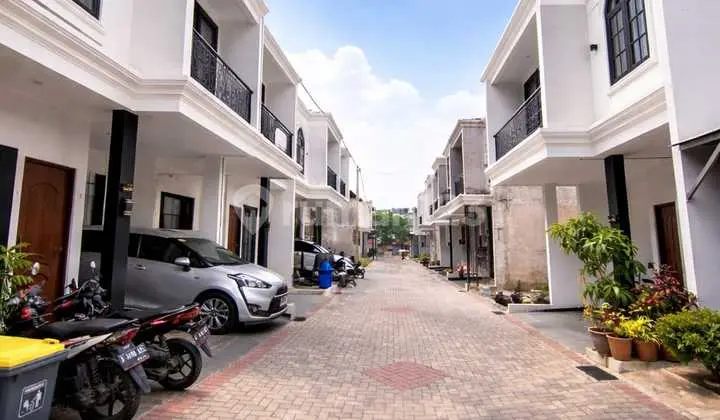 Ready-to-Occupy European Classic 2-Storey House - Cash and Mortgage Available