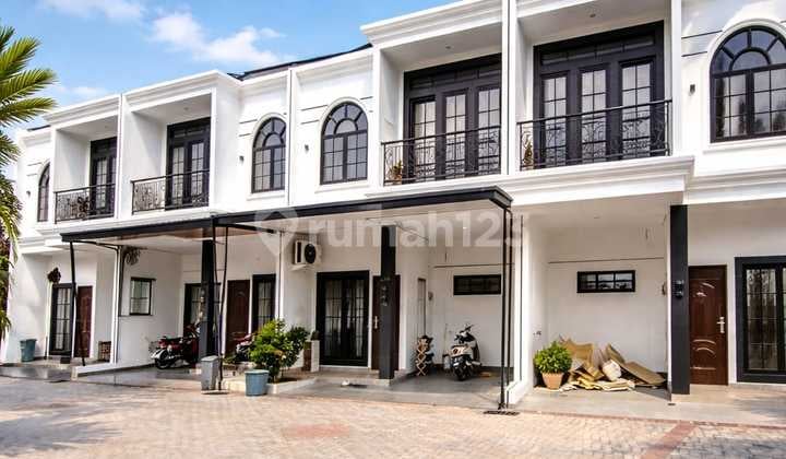 Rumah Eropa Classik2 Lantai Siap Huni di Kelapa Dua