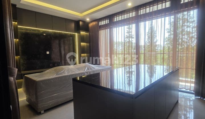 Rumah Istimewa Dengan View Danau Di Bsb